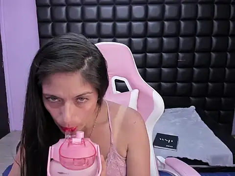 AnnyMilet  online show from 7, 11, 2025