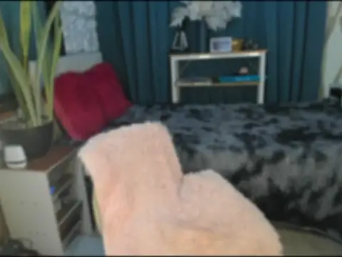 Laura yourhottestbabe123 online show from 5, 2, 2026