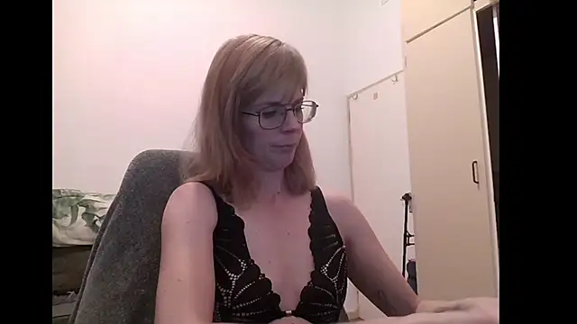 Snapshot of SavannaGirly chatting on 10, 10, 2025 SavannaGirly online show from 10, 10, 2025