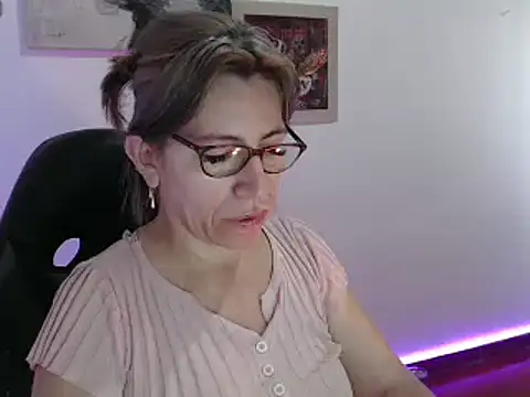 Chayla Ruiz online show from 19, 12, 2024