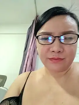 Snapshot of LILYsweetfcup chatting on 5, 5, 2026 LILYsweetfcup online show from 5, 5, 2026