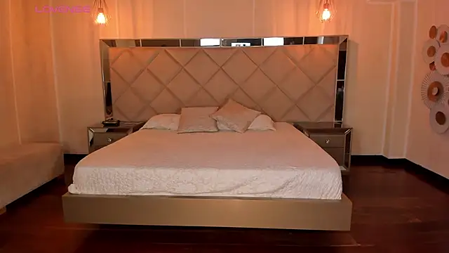 MaryLewis  online show from 11, 4, 2026