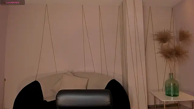 Snapshot of MaryLewis_ chatting on 6, 6, 2026 MaryLewis online show from 6, 6, 2026