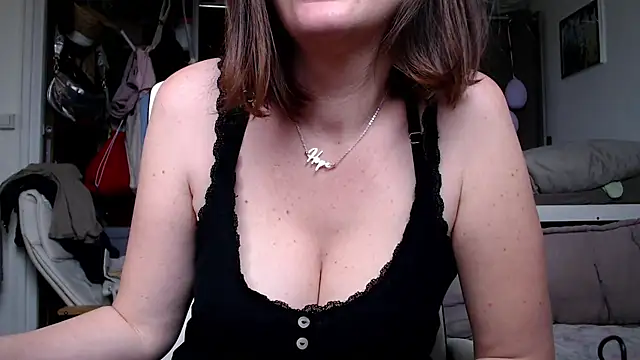 Snapshot of FunnyAly chatting on 4, 5, 2026 FunnyAly online show from 4, 5, 2026