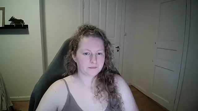 Girlnina-1995 online show from 8, 1, 2025