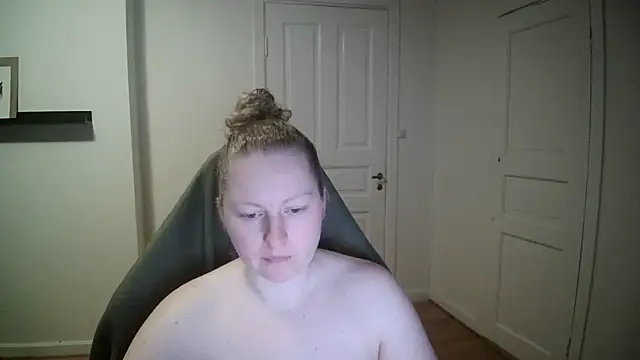 Girlnina-1995 online show from 15, 1, 2025