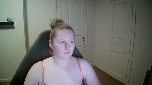 Girlnina-1995 online show from 22, 1, 2025