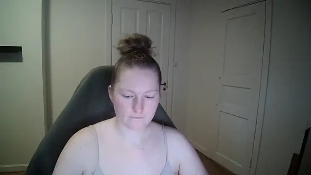 Girlnina-1995 online show from 24, 1, 2025