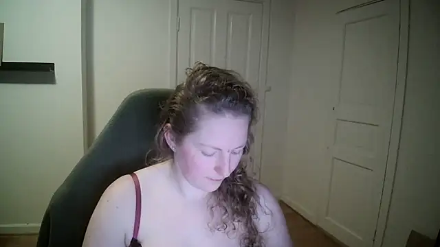 Girlnina-1995 online show from 30, 1, 2025