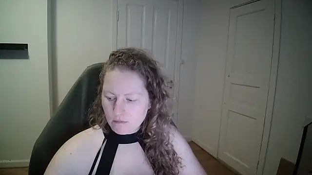 Girlnina-1995 online show from 18, 2, 2025