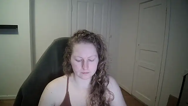 Girlnina-1995 online show from 19, 2, 2025