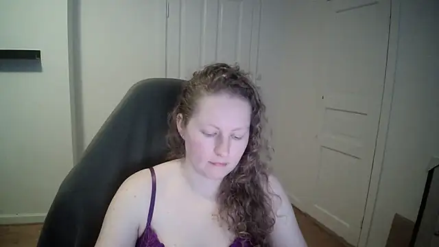 Girlnina-1995 online show from 20, 2, 2025