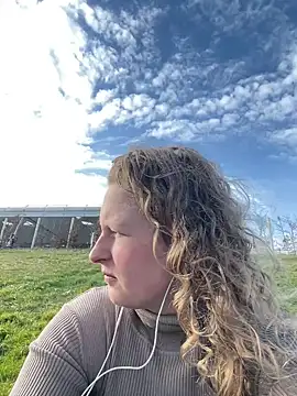 Girlnina-1995 online show from 7, 3, 2025