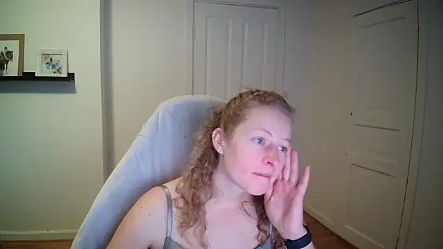 Girlnina-1995 online show from 17, 9, 2025