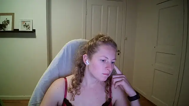 Girlnina-1995 online show from 15, 10, 2025