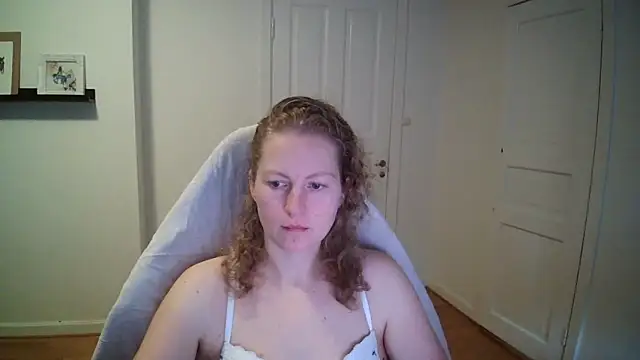 Girlnina-1995 online show from 17, 11, 2025