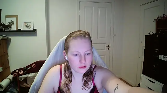 Girlnina-1995 online show from 18, 2, 2026