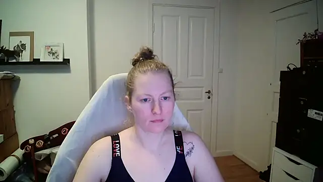 Girlnina-1995 online show from 20, 2, 2026