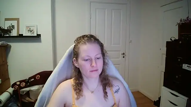 Girlnina-1995 online show from 24, 2, 2026