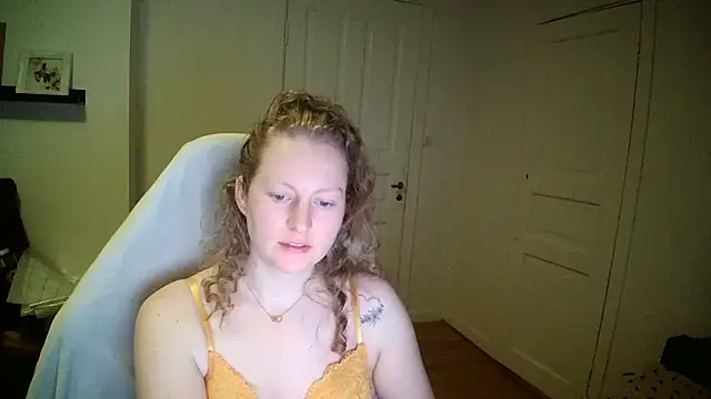 Girlnina-1995 online show from 9, 3, 2026