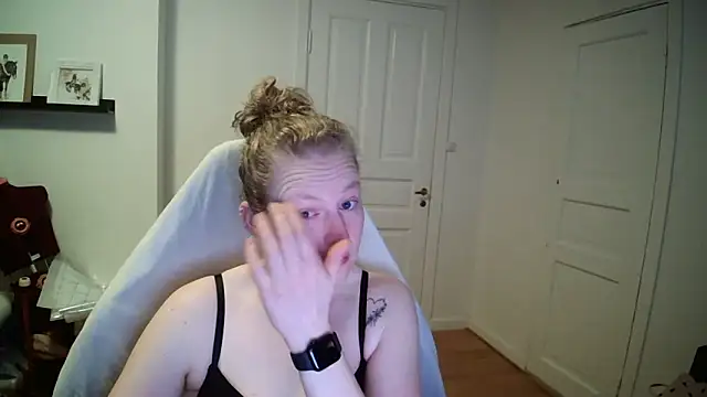 Girlnina-1995 online show from 20, 3, 2026