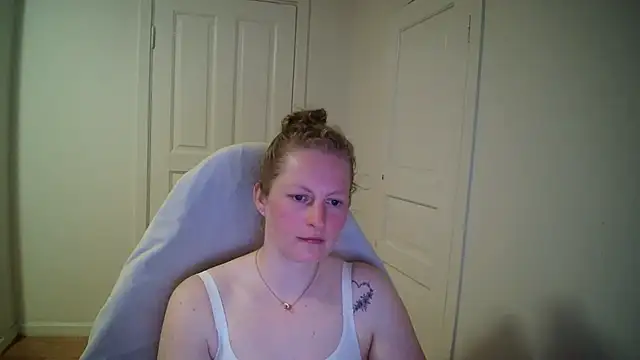 Snapshot of Girlnina-1995 chatting on 21, 4, 2026 Girlnina-1995 online show from 21, 4, 2026