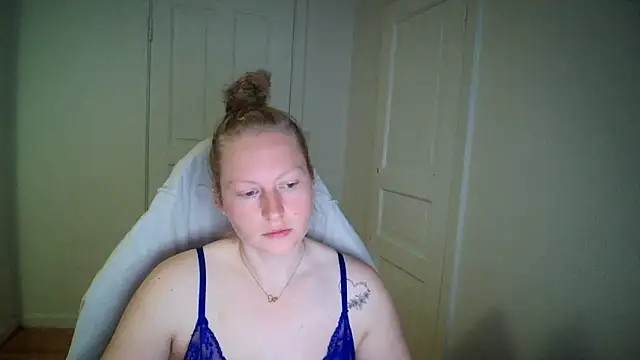 Snapshot of Girlnina-1995 chatting on 20, 5, 2026 Girlnina-1995 online show from 20, 5, 2026