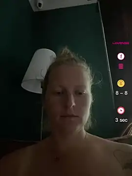 Snapshot of Girlnina-1995 chatting on 24, 6, 2026 Girlnina-1995 online show from 24, 6, 2026