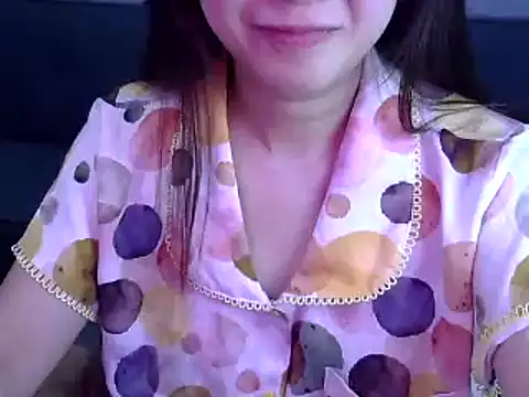Snapshot of Bee_2k chatting on 8, 7, 2026 Bee 2k online show from 8, 7, 2026