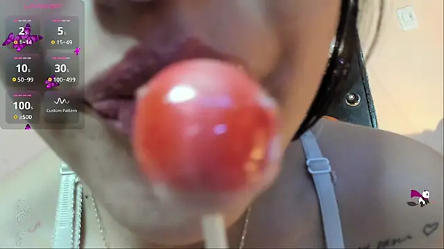Snapshot of candymills1 chatting on 29, 10, 2025 candymills1 online show from 29, 10, 2025