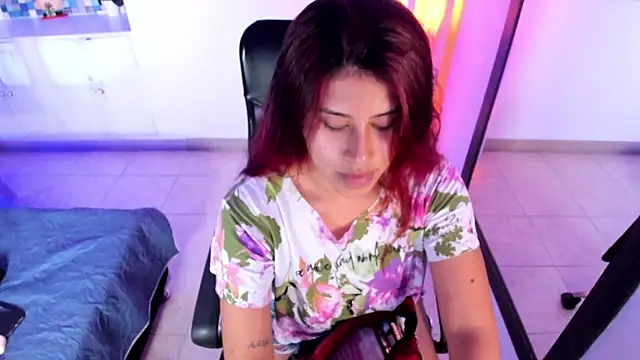 Karlagonzales  online show from 7, 2, 2025