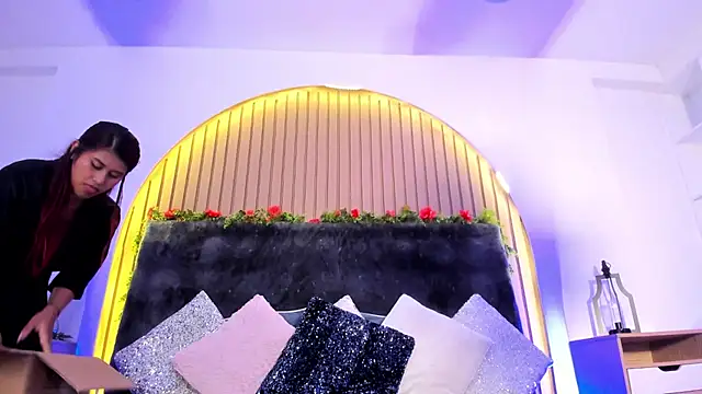 Karlagonzales  online show from 22, 2, 2025