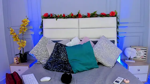 Karlagonzales  online show from 12, 3, 2025