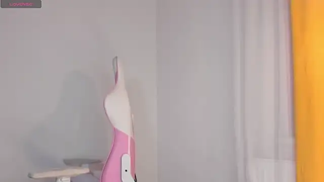 Snapshot of SueNiceeeee chatting on 3, 12, 2025 SueNiceeeee online show from 3, 12, 2025