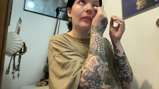 Snapshot of SweetMaisie chatting on 25, 9, 2025 SweetMaisie online show from 25, 9, 2025