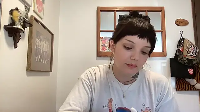 Snapshot of SweetMaisie chatting on 15, 10, 2025 SweetMaisie online show from 15, 10, 2025