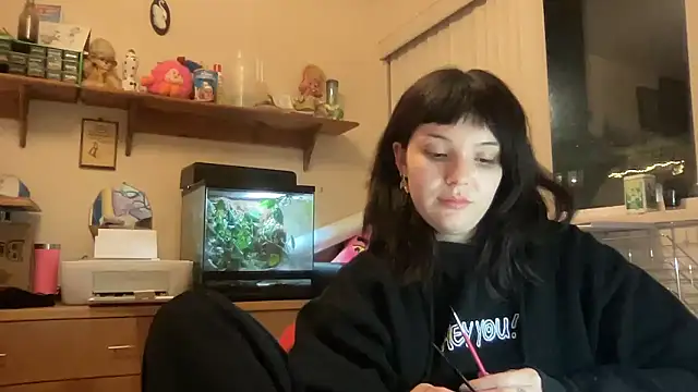 Snapshot of SweetMaisie chatting on 9, 11, 2025 SweetMaisie online show from 9, 11, 2025