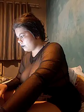 Snapshot of niCuNin chatting on 13, 10, 2025 niCuNin online show from 13, 10, 2025