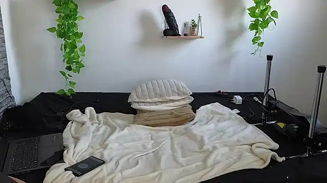 Snapshot of Moxxxie chatting on 3, 3, 2025 Moxxxie online show from 3, 3, 2025