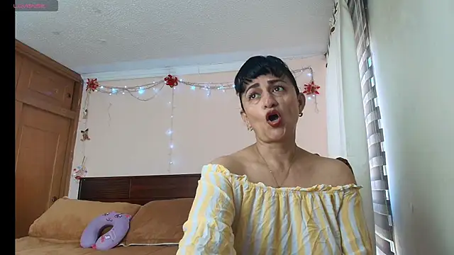 Snapshot of ISABEEL_SOFIA01 chatting on 9, 5, 2026 ISABEEL SOFIA01 online show from 9, 5, 2026