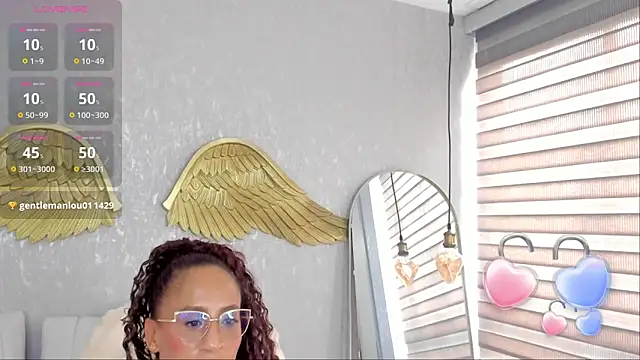 Snapshot of EmmaFerrary chatting on 6, 11, 2025 EmmaFerrary online show from 6, 11, 2025