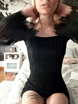 Snapshot of MarikaWild93 chatting on 8, 5, 2026 MarikaWild93 online show from 8, 5, 2026