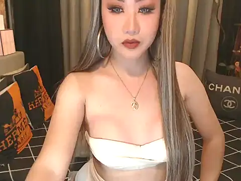 Snapshot of JustForCassie chatting on 24, 5, 2026 JustForCassie online show from 24, 5, 2026