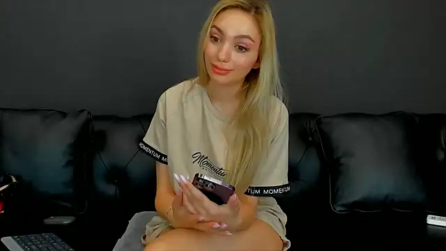 Snapshot of HaleySweet18 chatting on 25, 6, 2026 HaleySweet18 online show from 25, 6, 2026