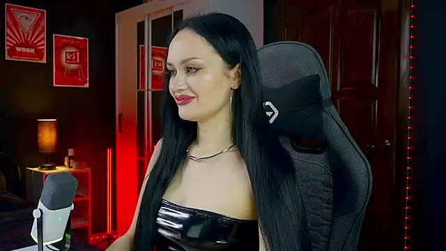 QueenAliss online show from 4, 3, 2026