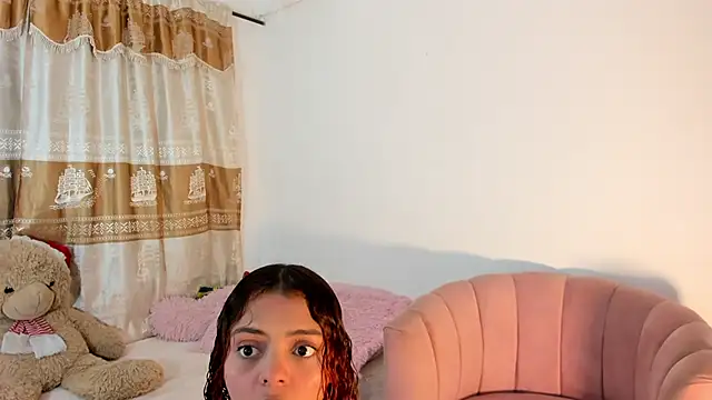 ValienteGirl  online show from 4, 1, 2025