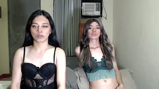 Snapshot of Urworldclasstrans chatting on 5, 11, 2025 Urworldclasstrans online show from 5, 11, 2025