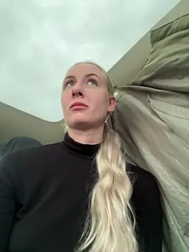 Snapshot of CutieEmy chatting on 22, 2, 2025 CutieEmy online show from 22, 2, 2025