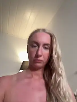 Snapshot of CutieEmy chatting on 22, 6, 2026 CutieEmy online show from 22, 6, 2026