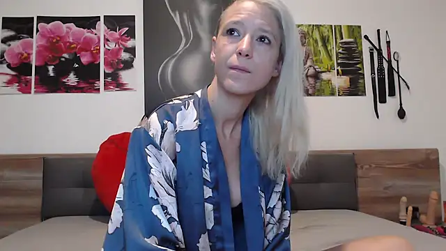 Naschkatze01 online show from 28, 9, 2025